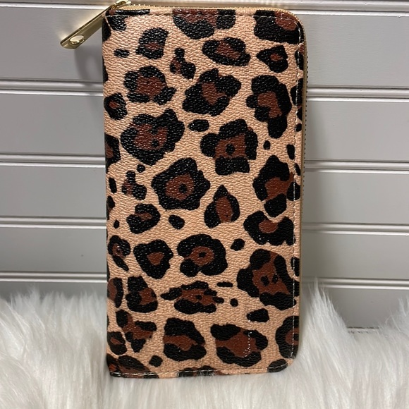 Leopard Vegan Leather Single Zipper Wallet - Picture 5 of 11